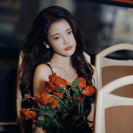深夜想你的时候，却只有月亮经过