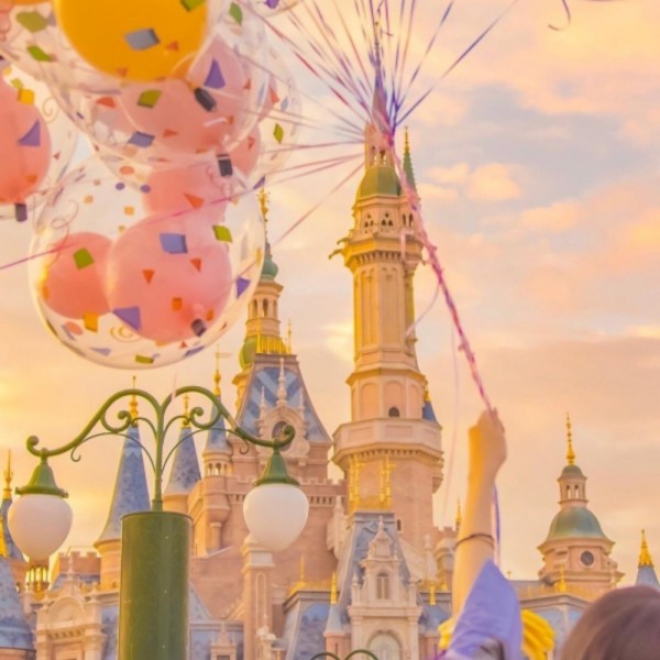 迪士尼61点缀梦想色彩步入城堡